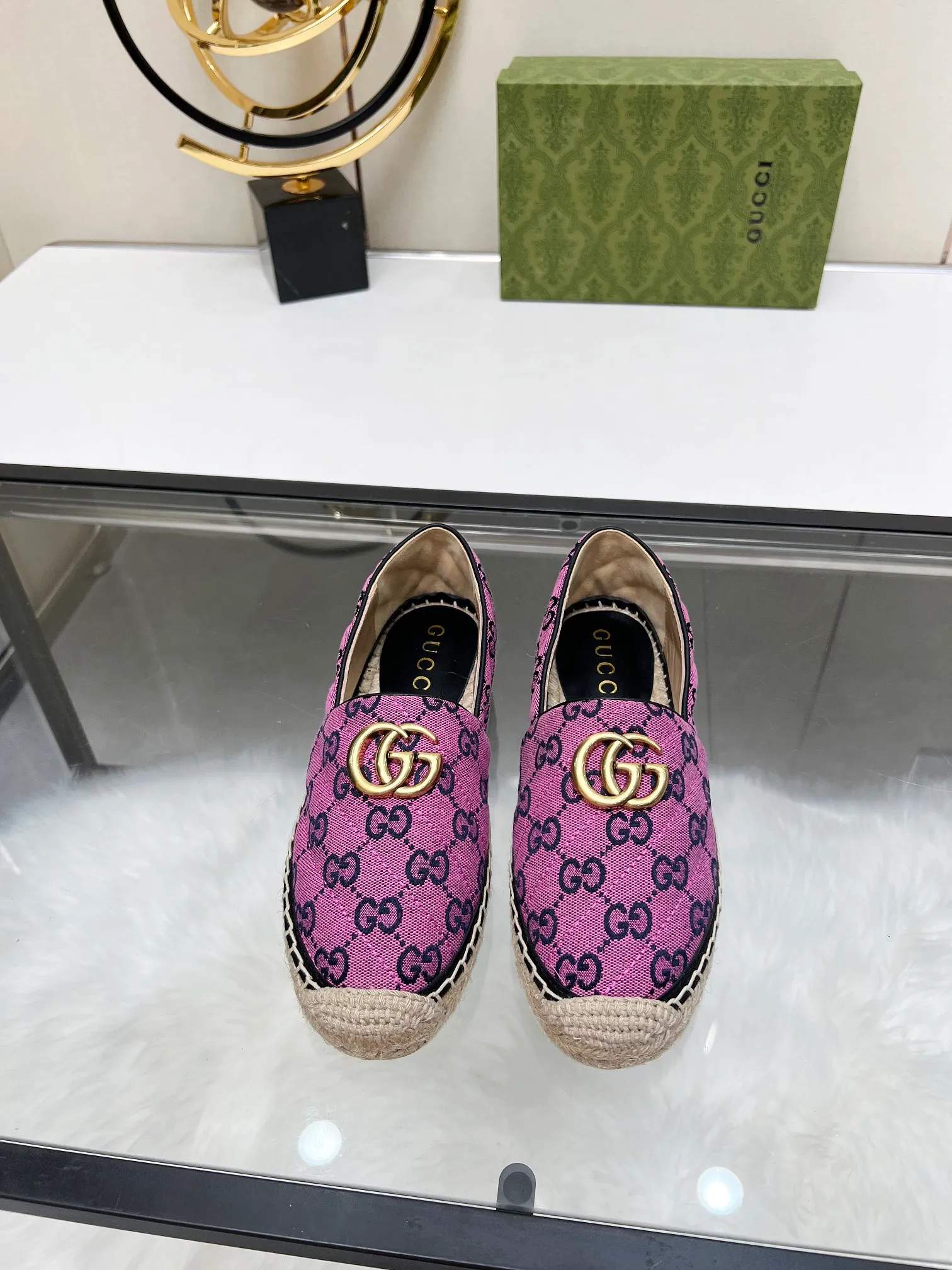 👟👟Ex-factory price 380👟👟 2024 new color early spring Gucci 🗽🗽Gucci classic logo logo canvas fisherman shoes, espadrilles made of double G imported fabric. The color of the brand's double G letter cross-woven pattern will be reinterpreted every season, and the charm of the collection elements will be interpreted through more fresh and eye-catching materials and designs. •Pink, dozens of colors, choose as you like, choose as you like •Women’s style •Number of sizes 35-42